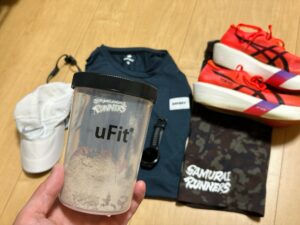 ランナーがuFitソイプロテインを飲んでいる様子